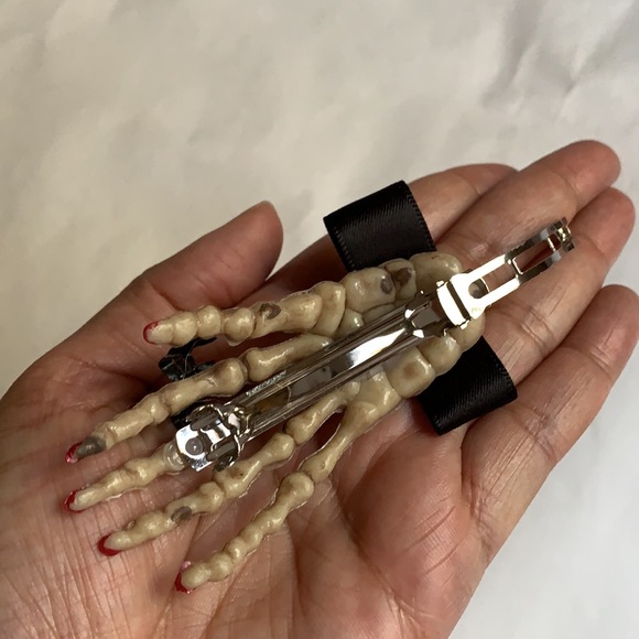 Skeleton hair clip with bow & black widow barrette - Picture 8 of 14